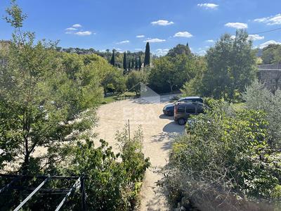 Demeure - 900 m² - 14 pièces