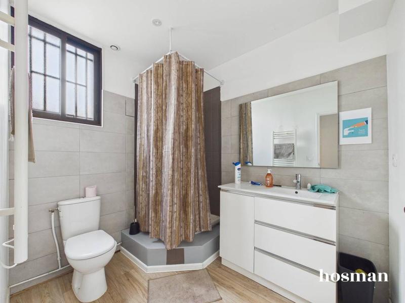 Maison - 220 m² - 10 pièces