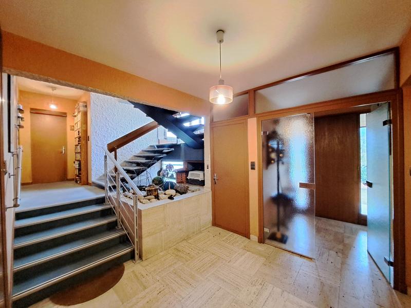 Maison - 248 m² - 9 pièces