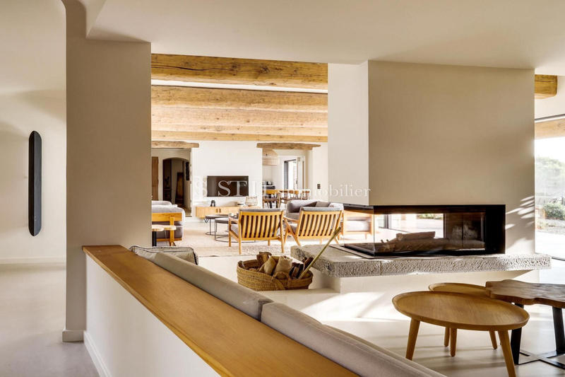 Villa - 347 m² - 9 pièces