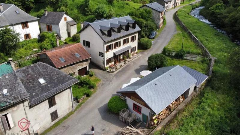 Propriété - 280 m² - 11 pièces