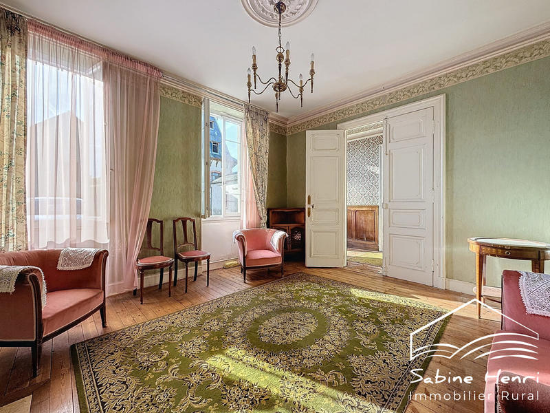 Maison ancienne - 215 m² - 8 pièces