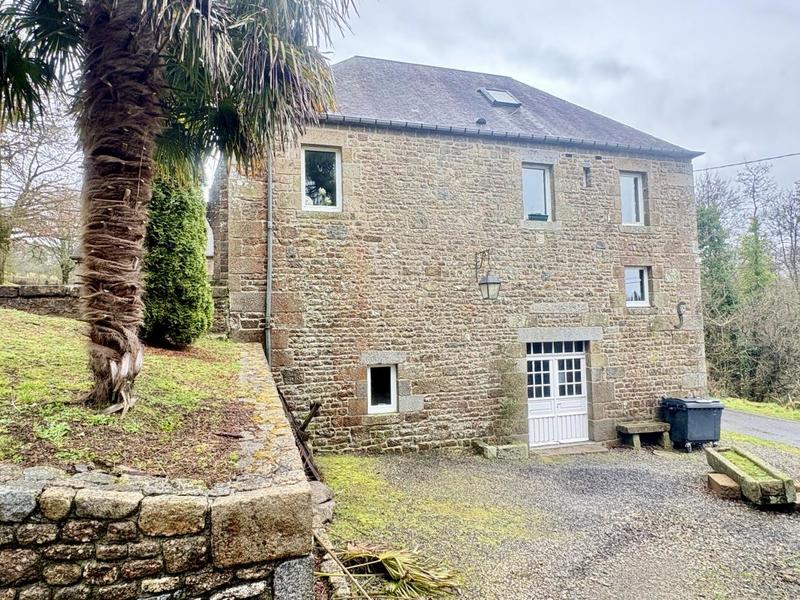 Maison - 245 m² - 40 pièces