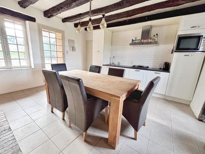 Maison - 242 m² - 11 pièces