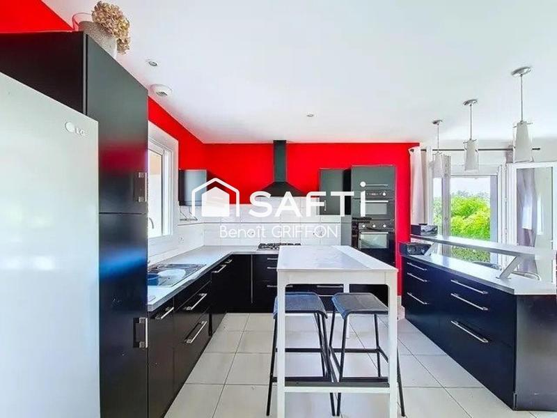 Maison - 137 m² - 8 pièces