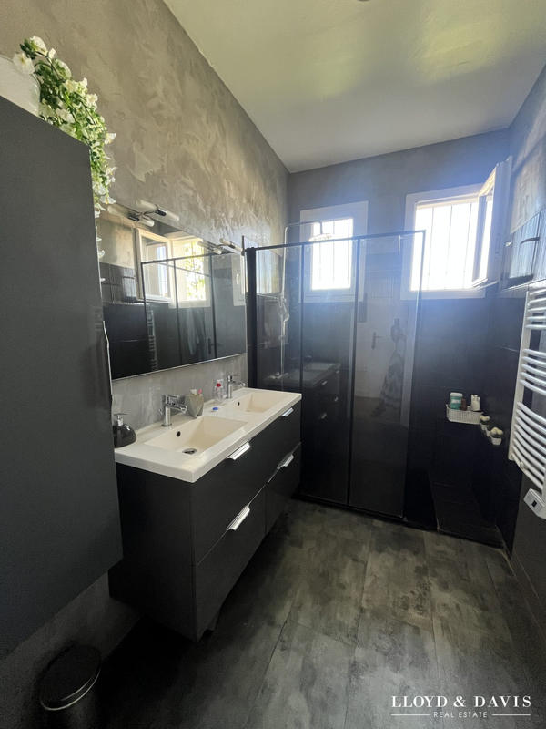 Maison contemporaine - 223 m² - 8 pièces