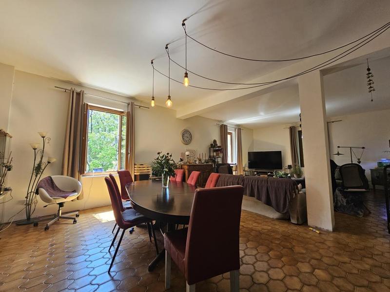 Maison - 790 m² - 15 pièces