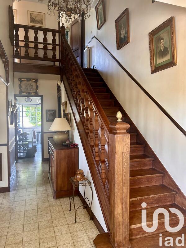 Maison - 210 m² - 10 pièces