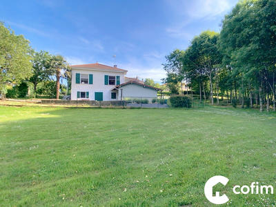 Maison traditionnelle - 114 m² - 6 pièces