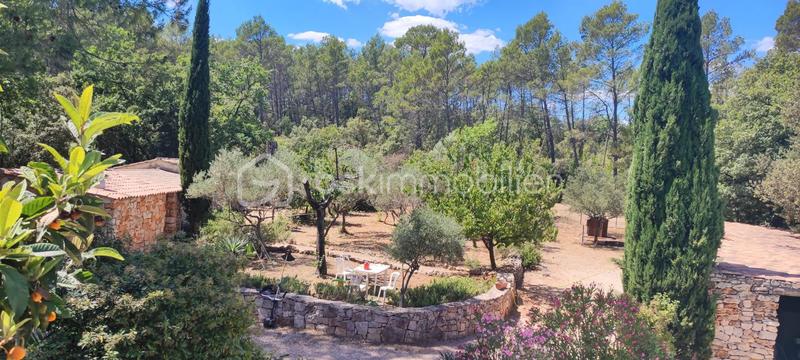 Propriété - 215 m² - 4 pièces