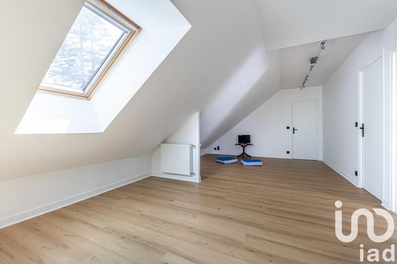 Maison - 290 m² - 9 pièces