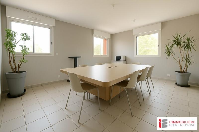 Local d'activité / Entrepôt - 1 400 m²