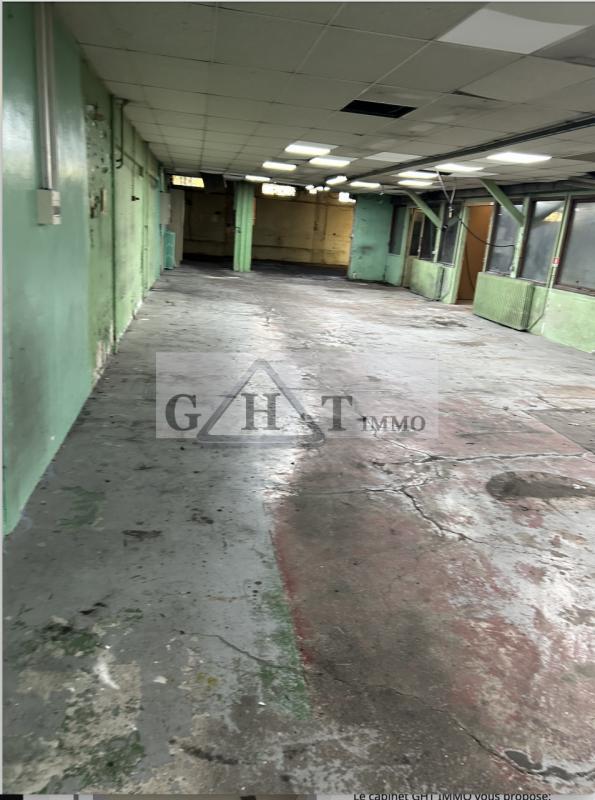 Entrepôt - 710 m²