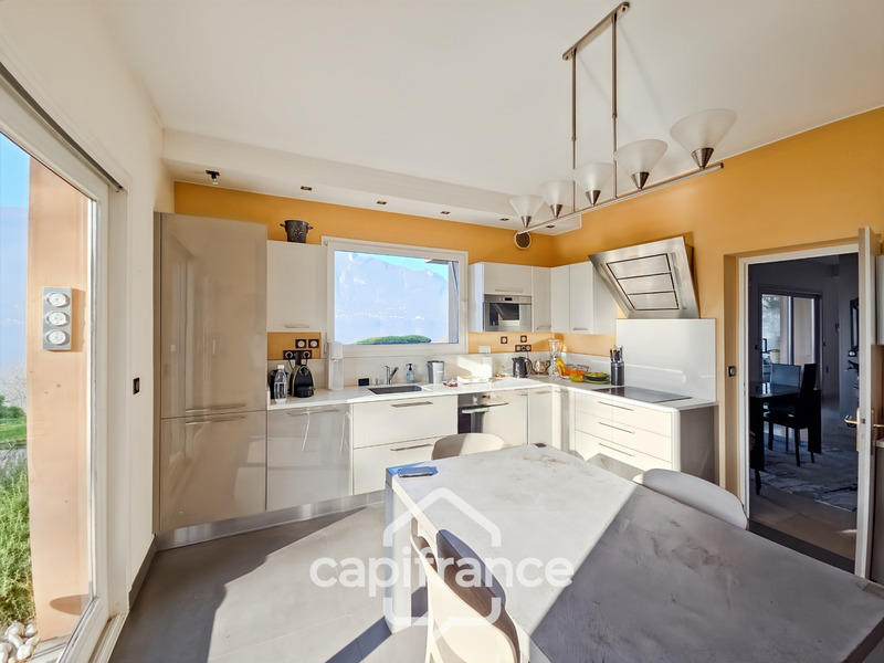 Maison - 207 m² - 7 pièces