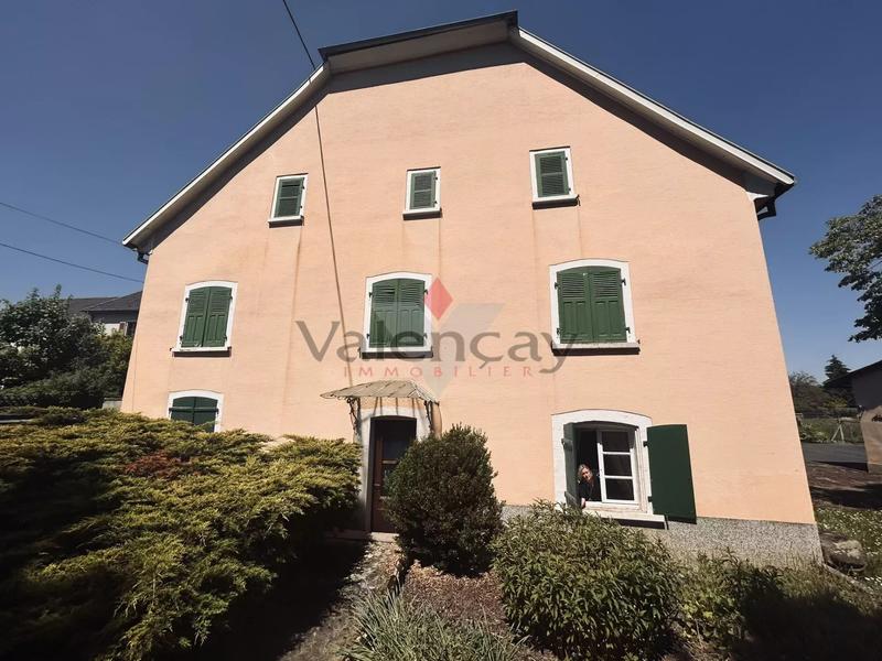 Maison - 270 m² - 8 pièces