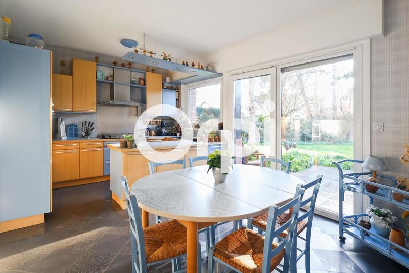 Maison - 243 m² - 8 pièces