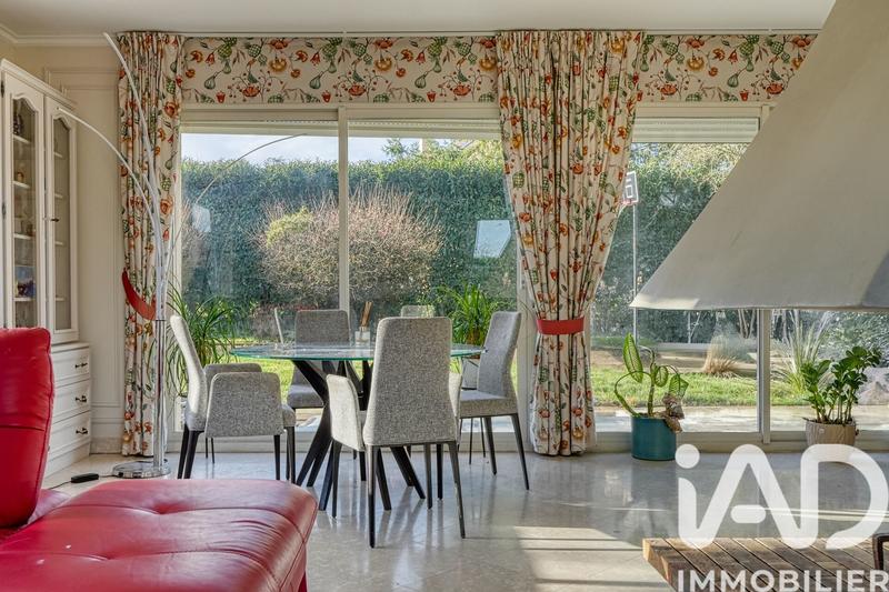 Maison - 250 m² - 9 pièces