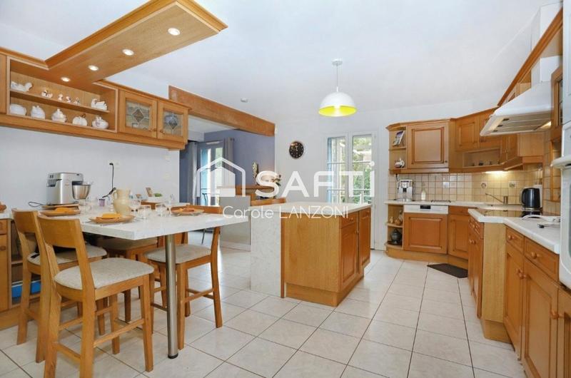 Maison - 290 m² - 8 pièces