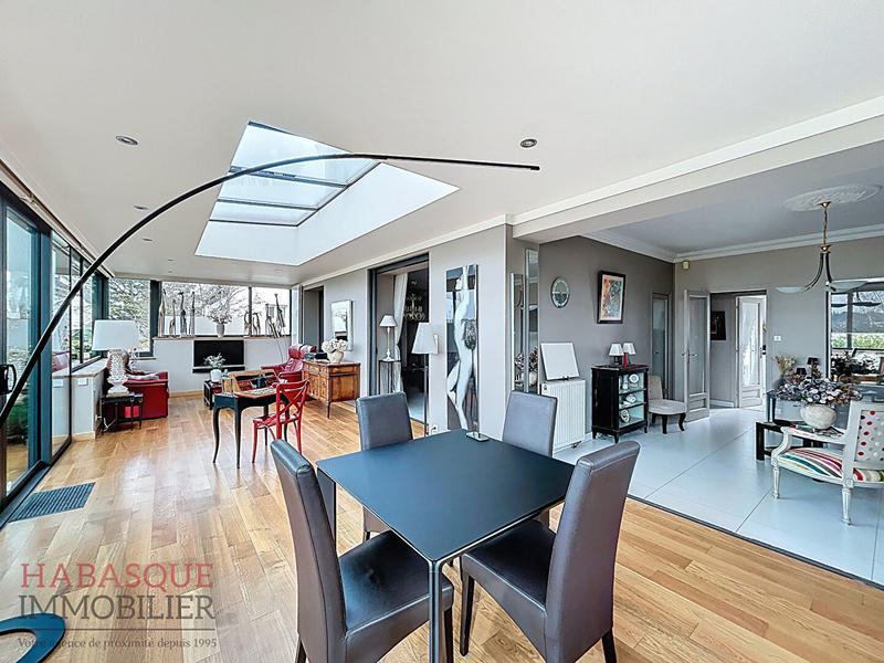 Maison - 180 m² - 8 pièces