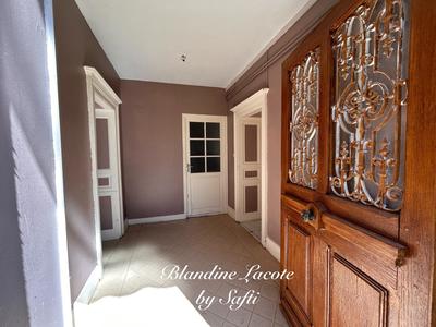 Maison - 207 m² - 8 pièces