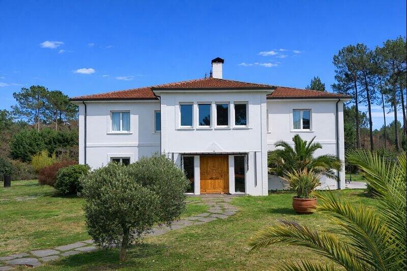 Maison - 526 m² - 12 pièces