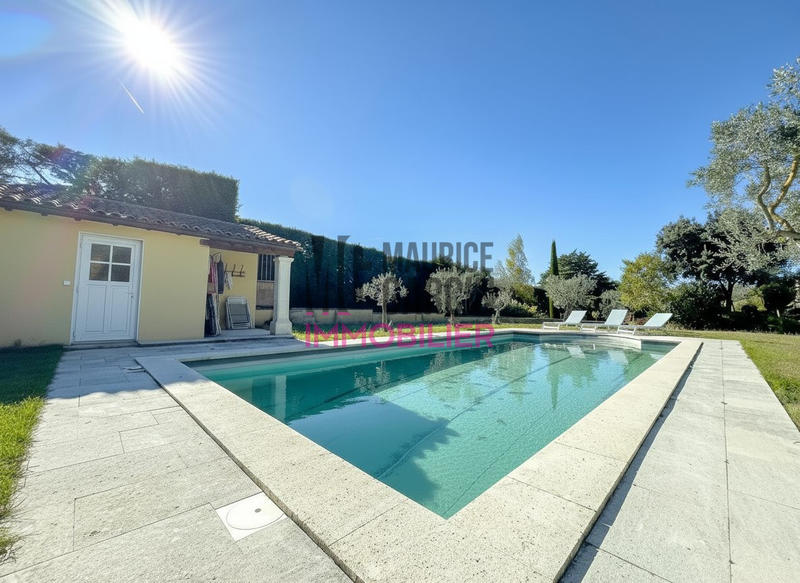 Maison - 213 m² - 7 pièces