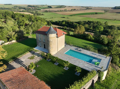 Propriété - 270 m² - 7 pièces