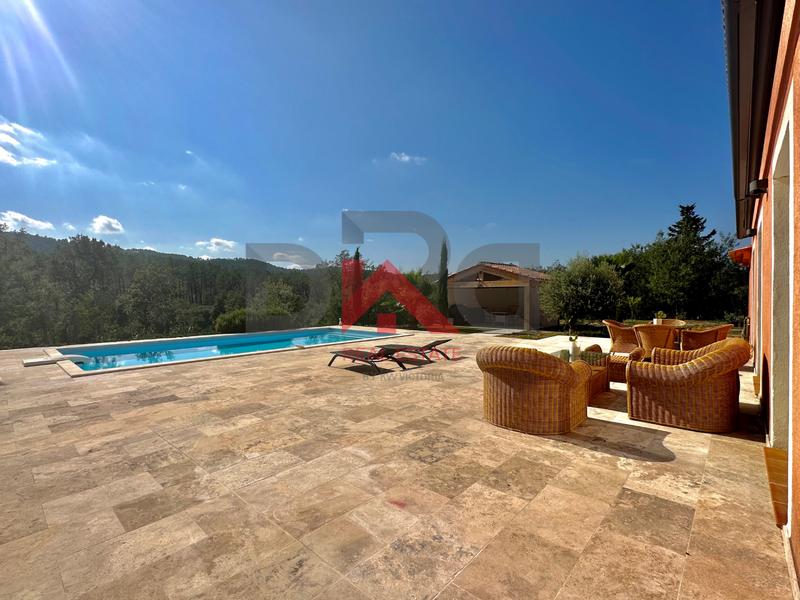 Maison - 226 m² - 7 pièces