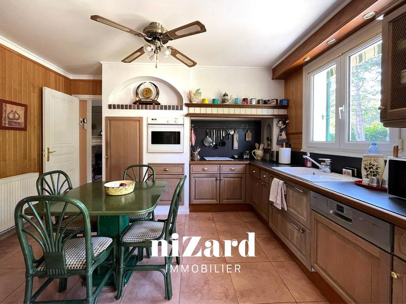 Maison traditionnelle - 171 m² - 7 pièces