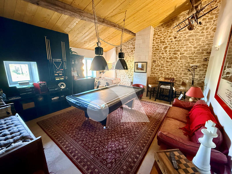 Maison - 320 m² - 8 pièces