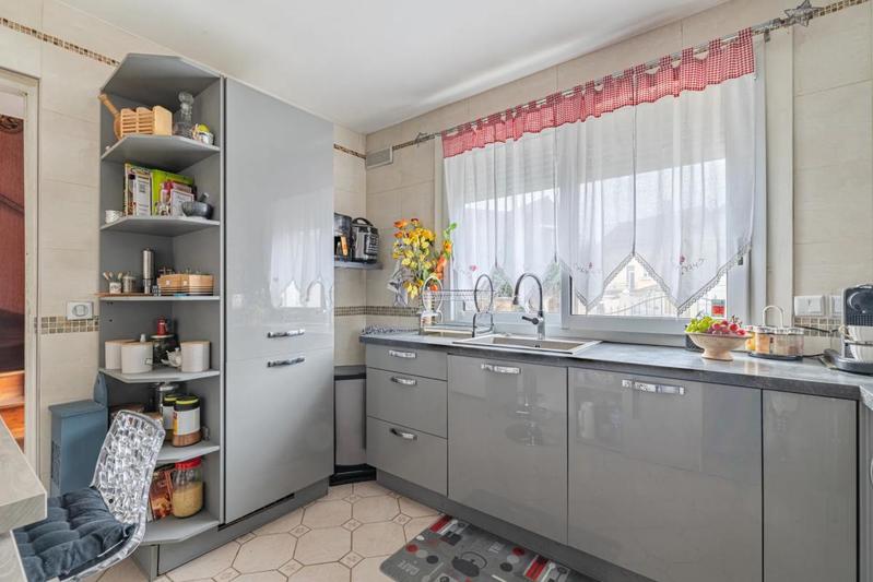 Maison - 250 m² - 7 pièces