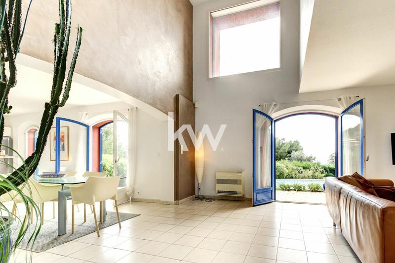 Maison - 230 m² - 8 pièces