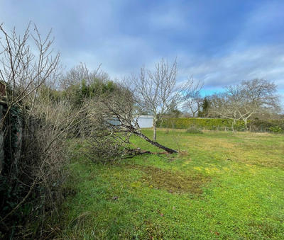 Terrain constructible - 1 200 m²