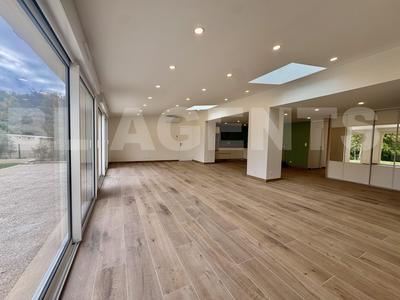 Maison - 184 m² - 7 pièces