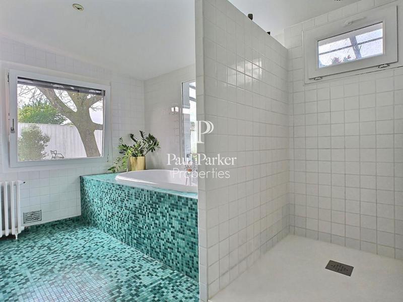 Maison - 230 m² - 6 pièces