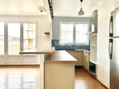 Appartement - 85 m² - 4 pièces