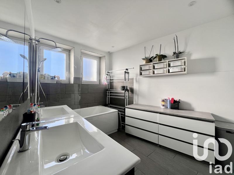 Maison - 92 m² - 5 pièces