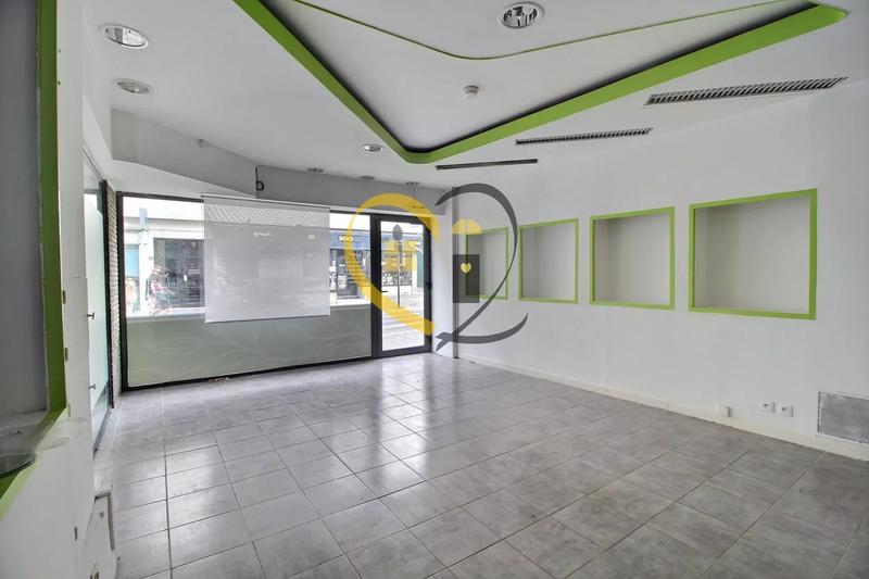 Local commercial - 75 m² - 3 pièces