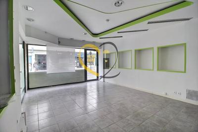 Local commercial - 75 m² - 3 pièces
