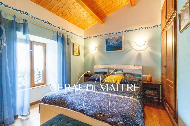 Maison - 240 m² - 11 pièces