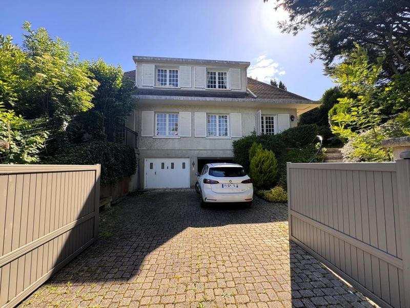 Maison - 300 m² - 9 pièces