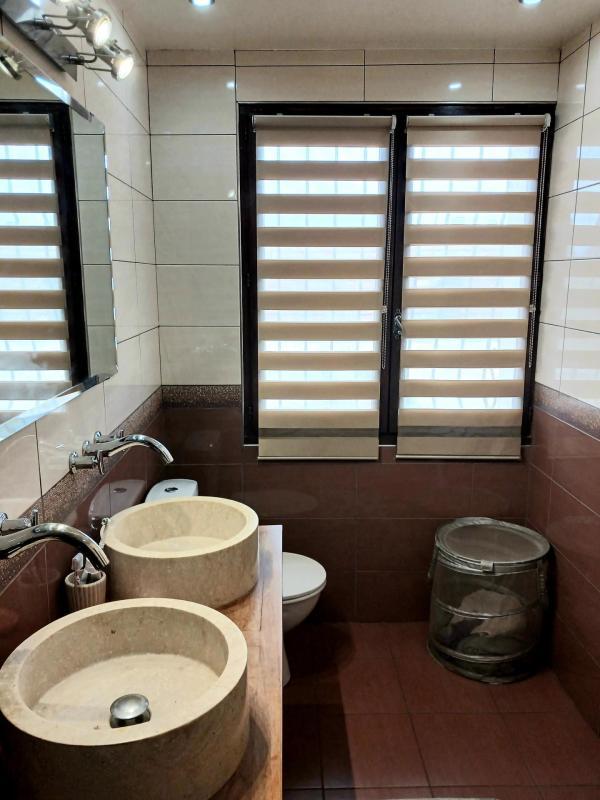 Pavillon - 200 m² - 9 pièces