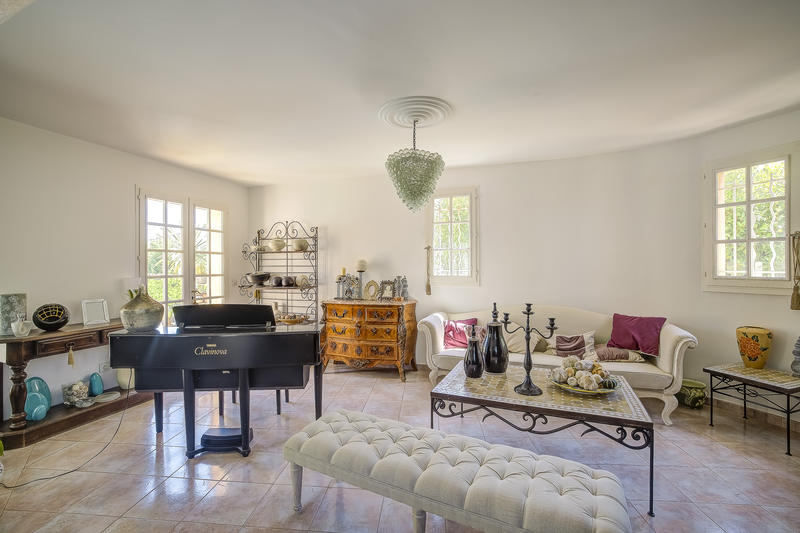 Villa - 214 m² - 6 pièces