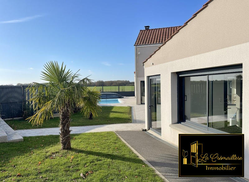 Maison - 270 m² - 9 pièces