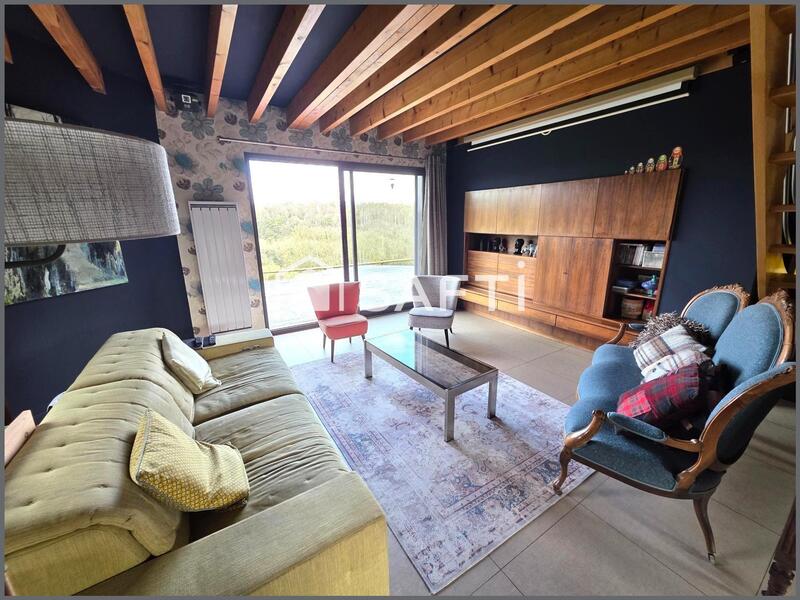 Maison - 220 m² - 6 pièces