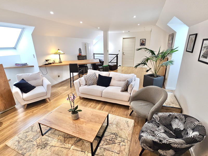 Maison - 221 m² - 8 pièces