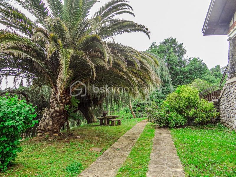 Maison - 240 m² - 10 pièces