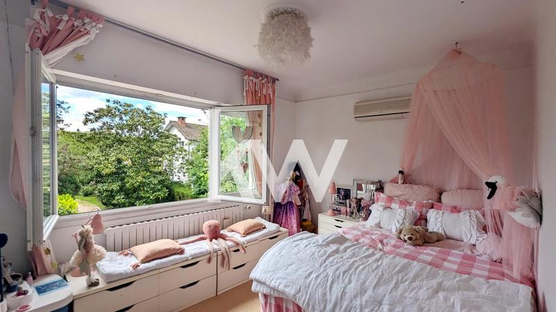 Maison - 180 m² - 8 pièces