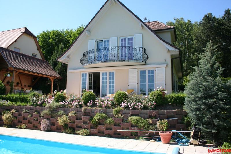 Maison - 195 m² - 9 pièces
