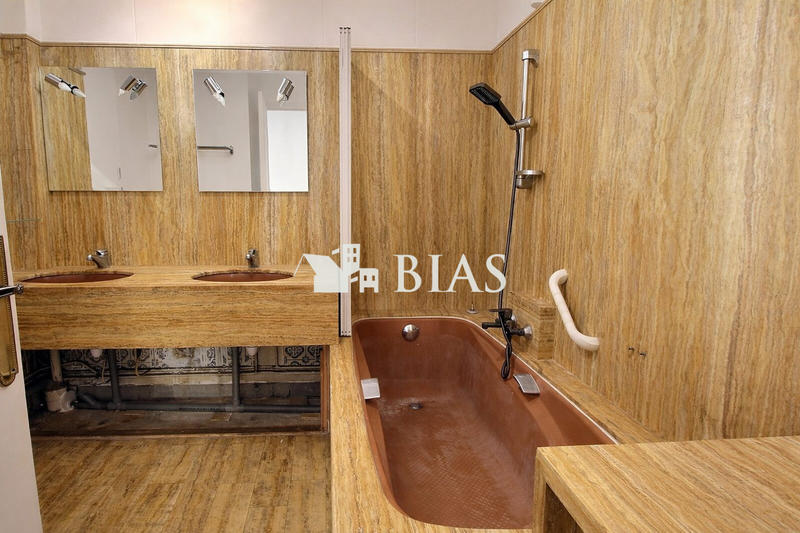 Appartement - 97 m² - 4 pièces